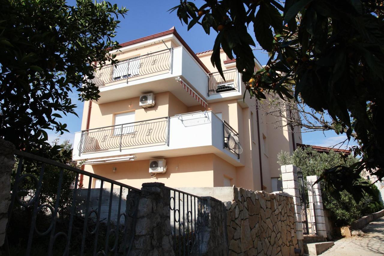 Apartmani Petra โตรกีร์ ภายนอก รูปภาพ