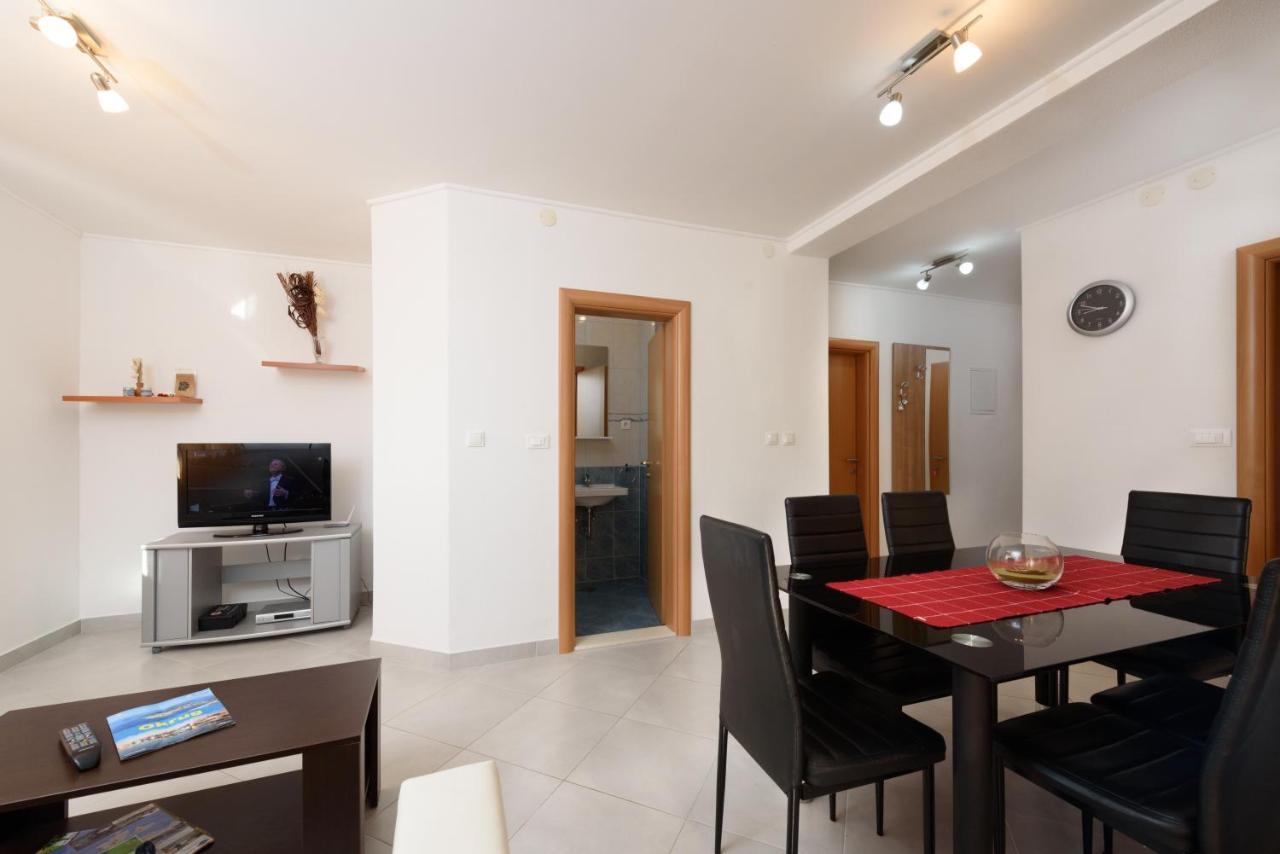 Apartmani Petra โตรกีร์ ภายนอก รูปภาพ