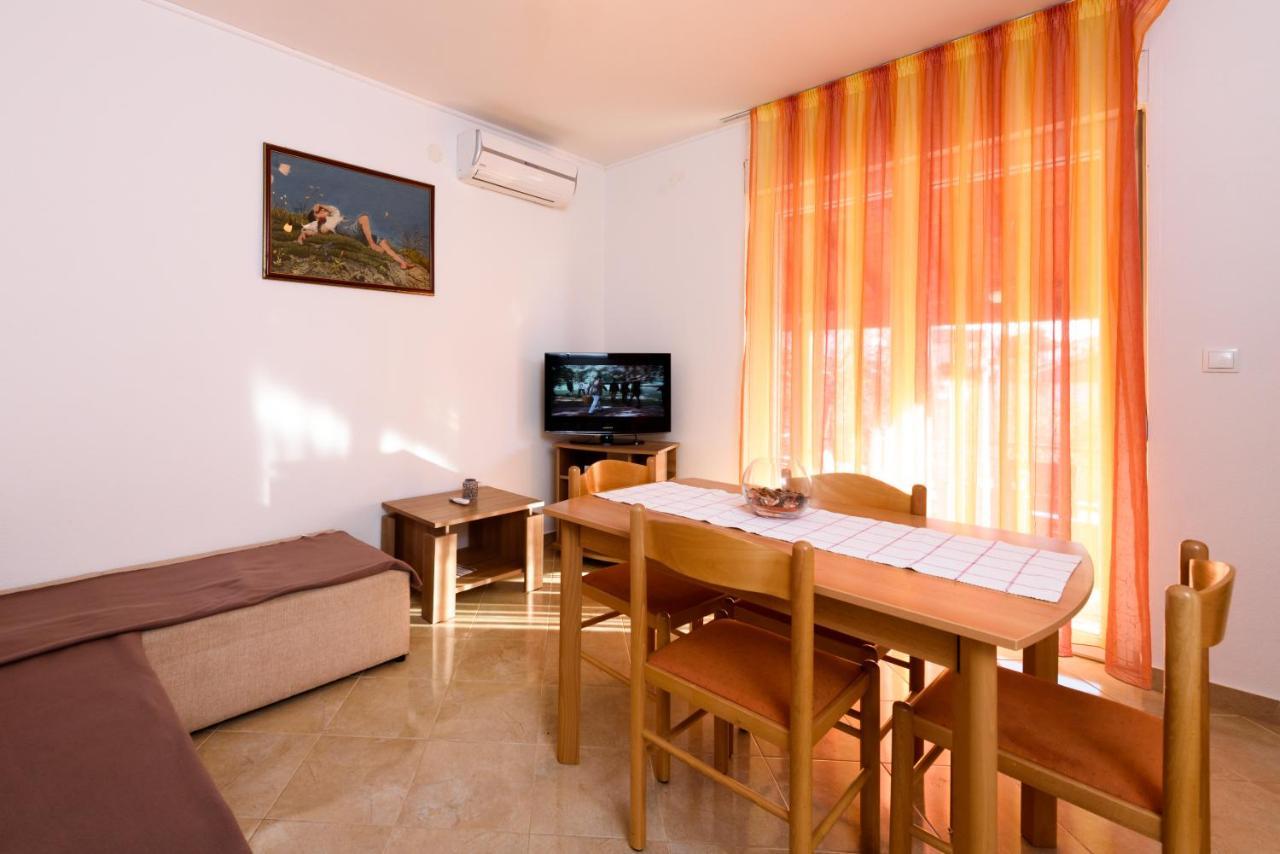 Apartmani Petra โตรกีร์ ภายนอก รูปภาพ