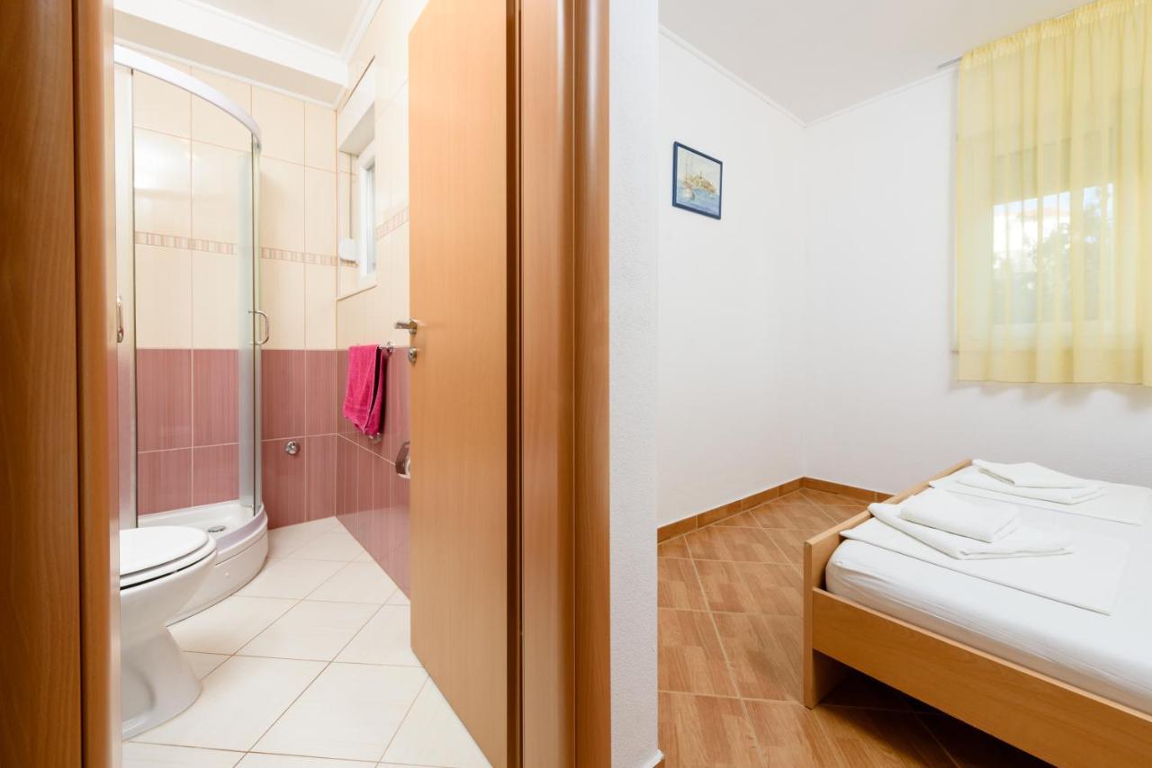 Apartmani Petra โตรกีร์ ภายนอก รูปภาพ
