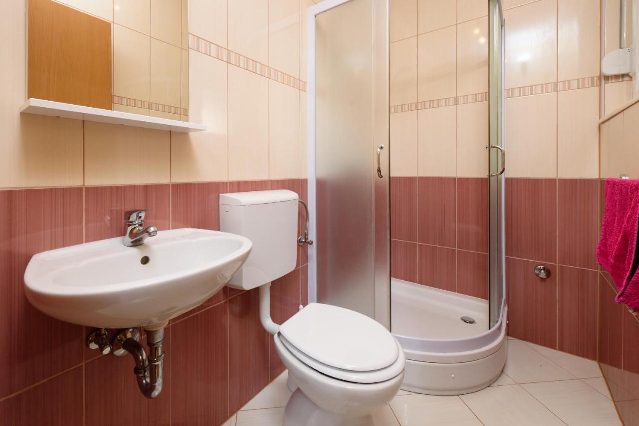 Apartmani Petra โตรกีร์ ภายนอก รูปภาพ