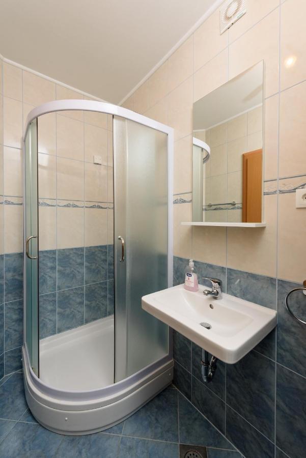Apartmani Petra โตรกีร์ ภายนอก รูปภาพ